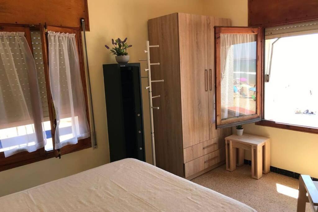 El Faro Apartaments Platja Llarga-Les Salines-Tgn Tarragona Esterno foto
